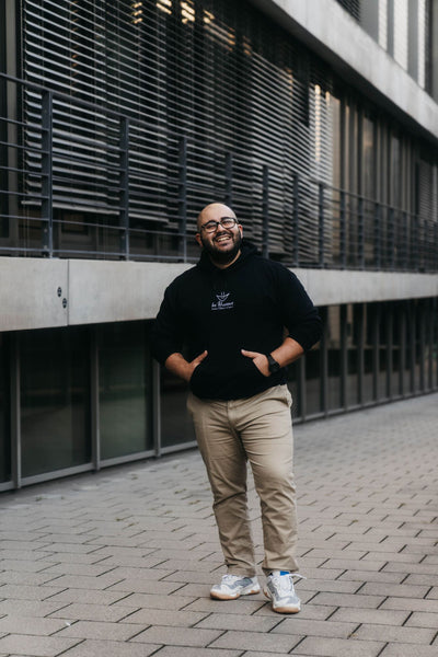 Sweatshirt Unisex, schwarz, mit '#DontForgetToSmile' Bestickung in der Mitte